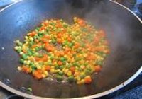 蚝油肉碎炒杂蔬的做法 步骤5