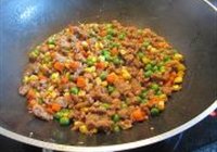 蚝油肉碎炒杂蔬的做法 步骤7