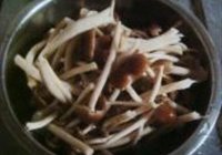 茶树菇炒肉片的做法 步骤2