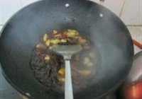蒜香红烧排骨的做法 步骤7