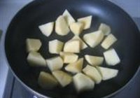 腐乳土豆的做法 步骤3