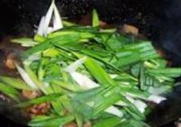 血豆腐肉片炒青蒜的做法 步骤10