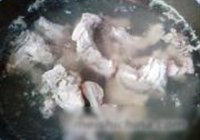 莲藕排骨汤的做法 步骤1