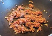 蚝油肉碎炒杂蔬的做法 步骤4
