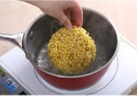 煮方便面的做法 步骤2