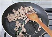 玉米粒炒肉泥的做法 步骤4