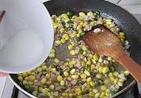 玉米粒炒肉泥的做法 步骤12