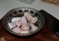 蒜烧深海鲈鱼的做法 步骤2