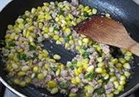 玉米粒炒肉泥的做法 步骤13