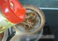 榨菜肉丝煲仔饭的做法 步骤10
