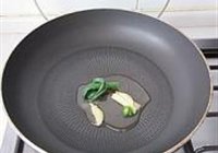 玉米粒炒肉泥的做法 步骤3