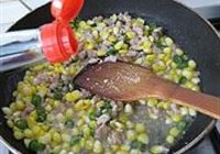 玉米粒炒肉泥的做法 步骤9