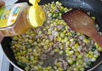 玉米粒炒肉泥的做法 步骤11