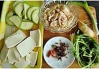酸菜肥肠煲的做法 步骤3
