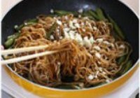 扁豆焖面的做法 步骤12
