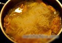 大白菜蛋饺粉丝汤的做法 步骤3