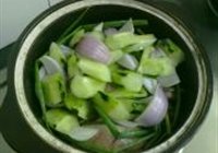 蒜香鸡翅煲的做法 步骤7