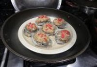 蒜茸粉丝蒸鲜鲍的做法 步骤7
