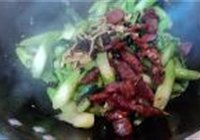 腊肠炒芥兰的做法 步骤6