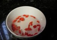 蒜茸粉丝蒸鲜鲍的做法 步骤2