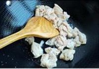 酸菜肥肠煲的做法 步骤5