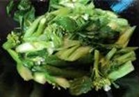 腊肠炒芥兰的做法 步骤4