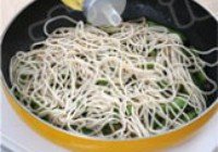 扁豆焖面的做法 步骤7