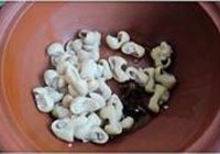 酸菜肥肠煲的做法 步骤7