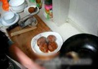 红烧狮子头的做法 步骤7