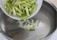 鸡汤鲜炒芦笋的做法 步骤5
