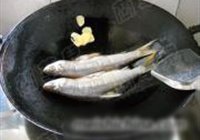 剁椒香酥刁子鱼的做法 步骤4