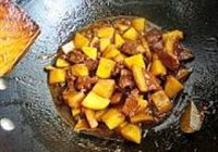 土豆烧肉的做法 步骤16