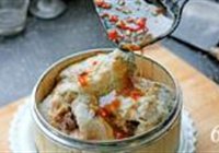 剁椒粉蒸鲶鱼的做法 步骤6