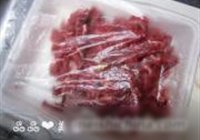 酸菜炒牛肉的做法 步骤3