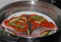 剁椒鱼头的做法 步骤7