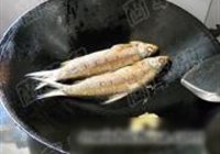 剁椒香酥刁子鱼的做法 步骤5