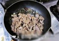 酸菜炒牛肉的做法 步骤11