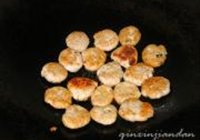 辣椒炒鱼饼的做法 步骤3