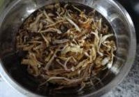 西瓜皮炖颈骨的做法 步骤2