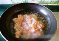 豆苗炒鸡肉的做法 步骤2