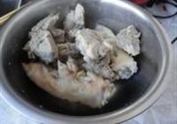 西瓜皮炖颈骨的做法 步骤7