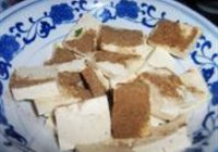 葱爆孜然豆腐的做法 步骤2