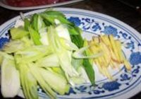 葱爆孜然豆腐的做法 步骤3