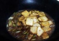 葱爆孜然豆腐的做法 步骤7