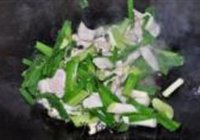 大蒜炒黑鱼片的做法 步骤8