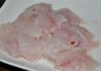 大蒜炒黑鱼片的做法 步骤2