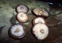 卤香菇的做法 步骤2
