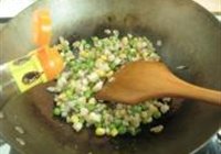 虾仁烩米饭的做法 步骤6