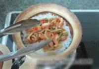 榨菜肉丝煲仔饭的做法 步骤9