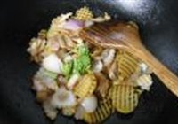 花肉洋葱土豆片的做法 步骤13